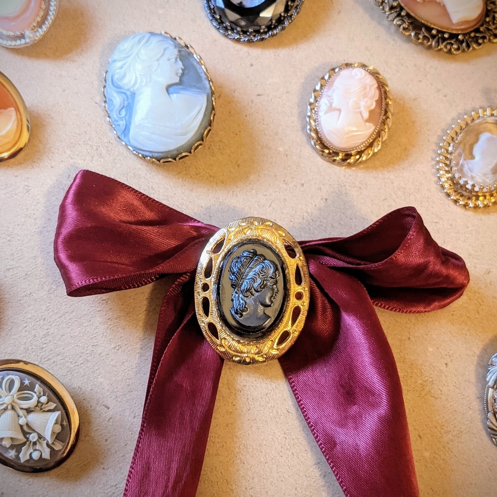 The Achilles - Antique Cameo Brooch / Pin